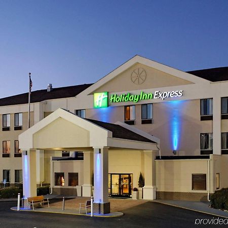 Holiday Inn Express Metropolis By Ihg Ngoại thất bức ảnh