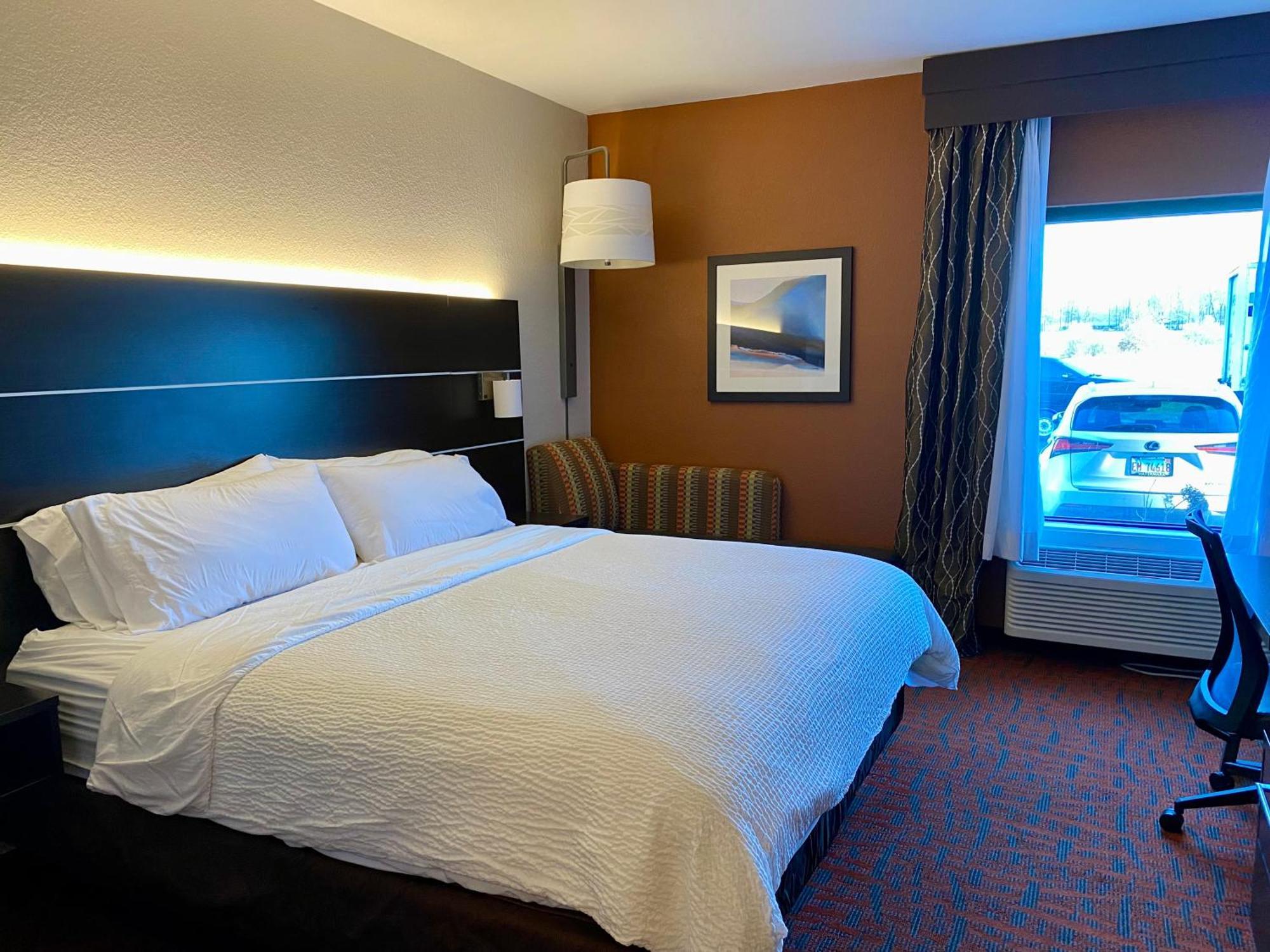 Holiday Inn Express Metropolis By Ihg Ngoại thất bức ảnh