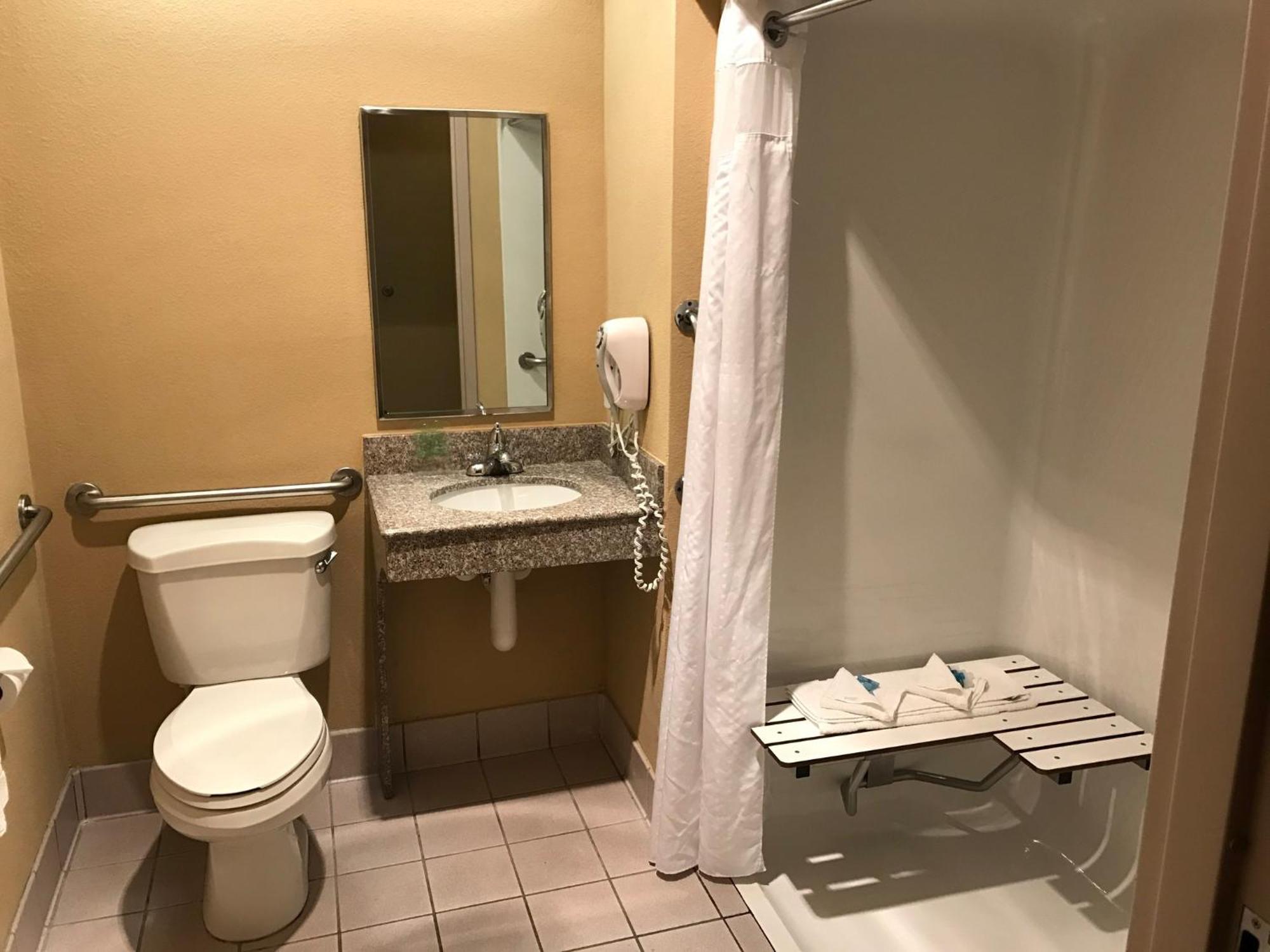Holiday Inn Express Metropolis By Ihg Ngoại thất bức ảnh