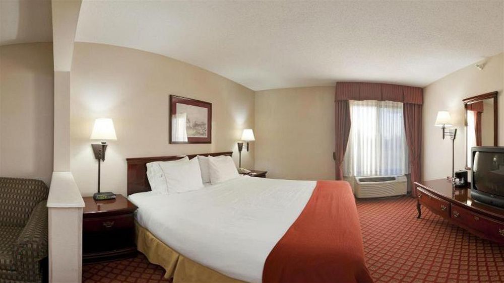 Holiday Inn Express Metropolis By Ihg Ngoại thất bức ảnh