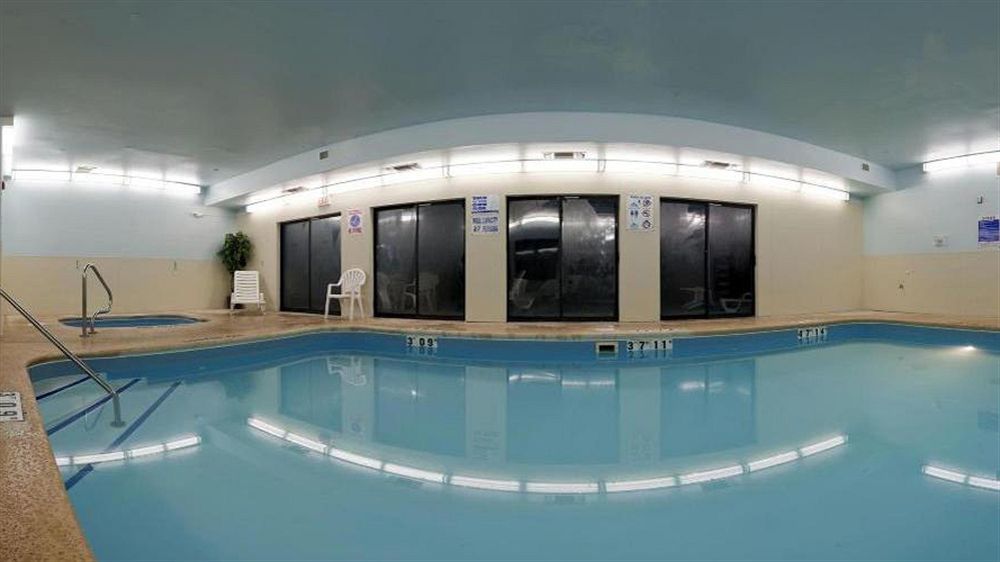 Holiday Inn Express Metropolis By Ihg Ngoại thất bức ảnh