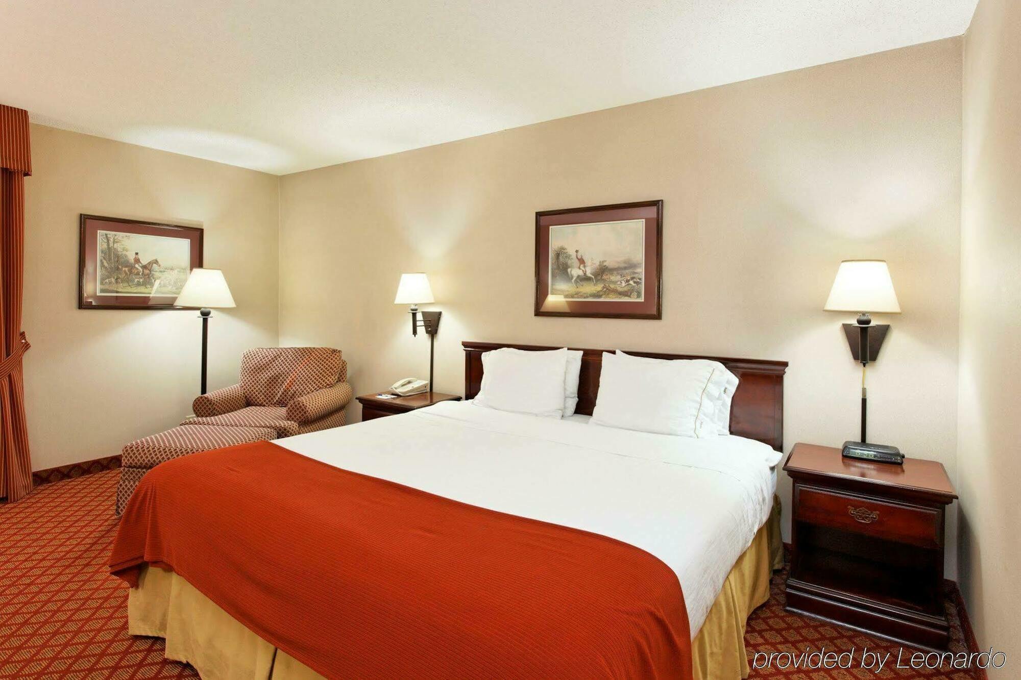 Holiday Inn Express Metropolis By Ihg Ngoại thất bức ảnh