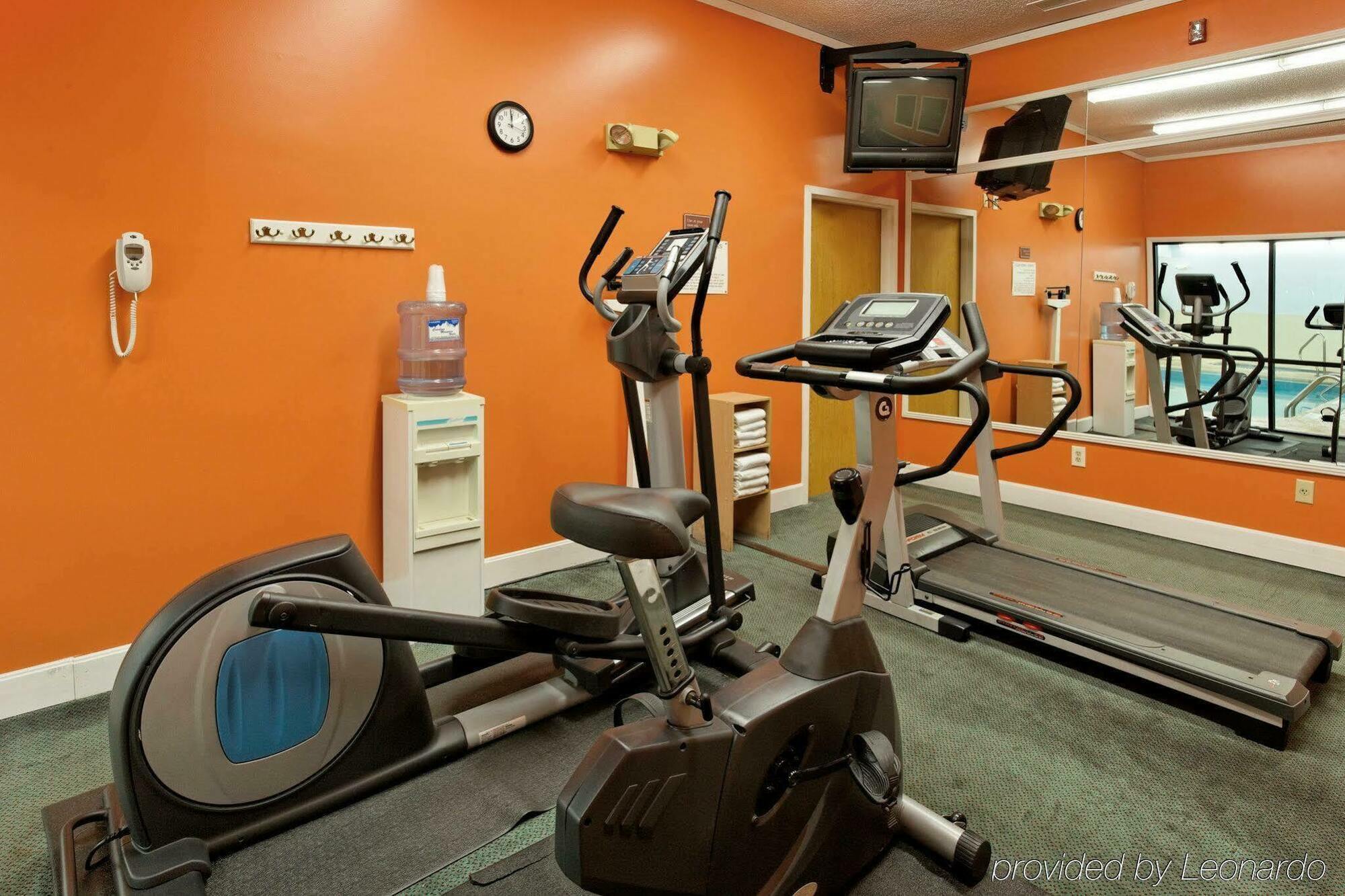 Holiday Inn Express Metropolis By Ihg Ngoại thất bức ảnh