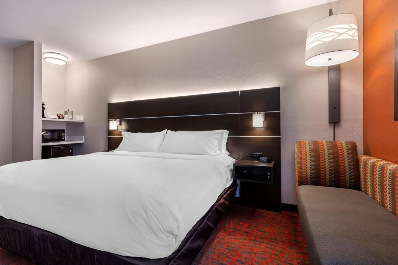 Holiday Inn Express Metropolis By Ihg Ngoại thất bức ảnh