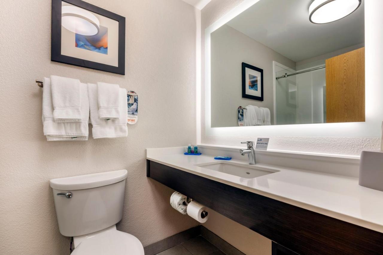 Holiday Inn Express Metropolis By Ihg Phòng bức ảnh